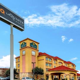 La Quinta by Wyndham DFW Airport West - Bedford، فندق في بيدفورد