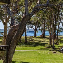 Bay Parklands 28 pool tennis court and stunning views, hotel in Shoal Bay