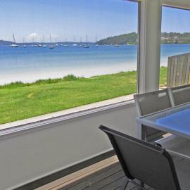 Casa Martins Absolute Waterfront House, hotel in Corlette