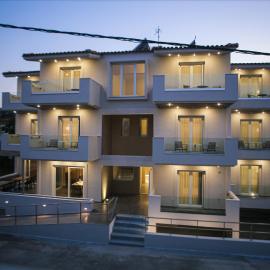 Verano Apartments, ξενοδοχείο στην Αγία Άννα