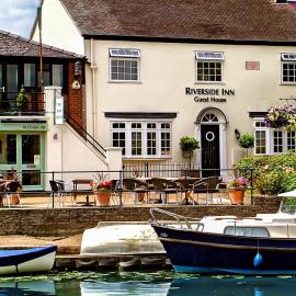 Riverside Inn，伊利的飯店