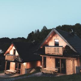 DOMKI STROME ZACISZE, hotel en Niedzica Zamek