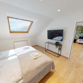Lieblingsplatz Neusiedl - Modern Stylish Apartments - Free Parking Burgenland Card - 10 min to Designer Outlet Parndorf and Lake Neusiedl, hotel in Neusiedl am See