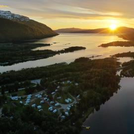Tommerneset Camping, Hotel in Innhavet