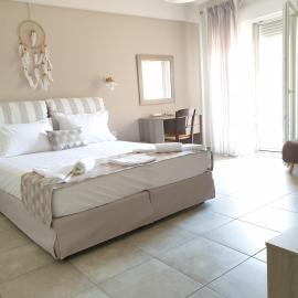 Petrino Studios, hotel i Keramoti