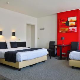 Hotel Adoma, hotel v Gente