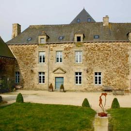Gîte Le Logis - Manoir le Plessix Madeuc, hotel in Corseul