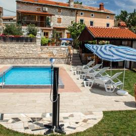 Holiday Home Darko, hotel in Svetvinčenat