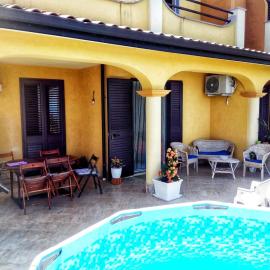 Casa Vacanze Villa Mimosa- per le vacanze vicino a Tropea, Hotel in Briatico