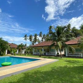 Palm Gardens Resort, Bang Saphan، فندق في سابان بانغ