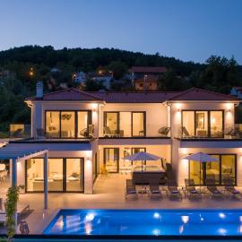 Villa Elegance, готель у місті Синь