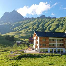 apart-wolf-arlberg, hotel u gradu Vart am Arlberg