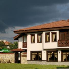 Възрожденски комплекс Чардакъ Сопот, hotel Szopotban