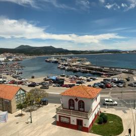 Piso en el malecón de Riveira con vistas a las Rias Baixas. Ideal para familias. 140m: Ribeira şehrinde bir otel