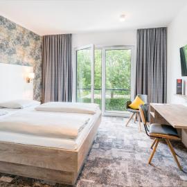 Stadthotel Lohne, Self Check-in & entspannt im Café frühstücken, хотел в Лауне