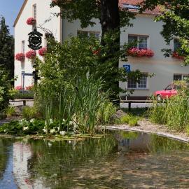 Hotel & Gasthaus Zum Eichenkranz, hotel v destinácii Luckenwalde