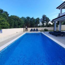 VILLA DIAMOND YourCroatiaHoliday، فندق في Drenje