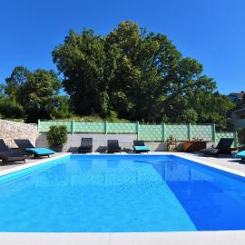 Letorina rooms and apartments with pool, מלון במאטוליי