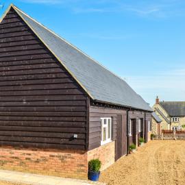 Bluebell Cottage at The Old Tractor Barn, hotel Brackleyben