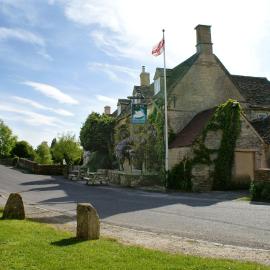 The Swan Inn Swinbrook、バーフォードのホテル