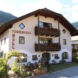 Ferienhaus Höll, hotel in Russbach am Pass Gschütt