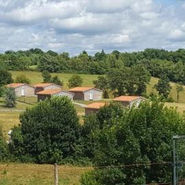 LES CHALETS D HERMINE、Montredon-Labessonniéのホテル