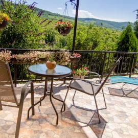Pure Nature Refuge Apartment, хотел в Miniş