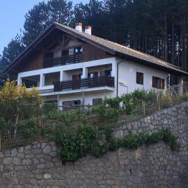 Tra il bosco e il lago, hotel Loricában