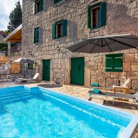 Villa Lazini Dvori, hotel di Staševica