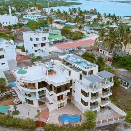 Hotel La Laguna Galapagos, מלון בפוארטו וילאמיל