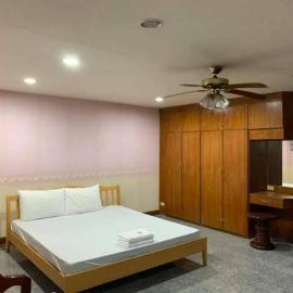 โชคชัยแมนชั่น บางบัวทอง, hotel v destinácii Nonthaburi