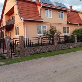 Timi Kulcsosház, hotel a Lăzarea