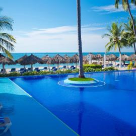 Crown Paradise Club Puerto Vallarta All Inclusive, hotel in Puerto Vallarta