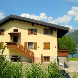 Lakeside Escape in Ledro, hotel in Molina di Ledro
