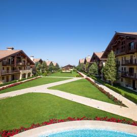 InterContinental Mzaar Lebanon Mountain Resort & Spa by IHG, готель у місті Кфардебян