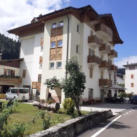 Hotel Aurora, hotel em Cavedago