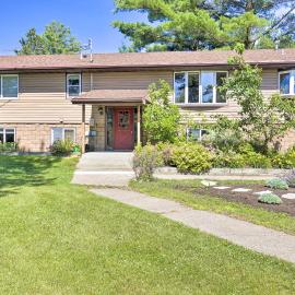 Simple Cranberry & Wine Farm Home w/ Fire Pit!, hotel a Eagle River