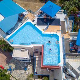 Heliotopos Apartments, ξενοδοχείο στο Τολό