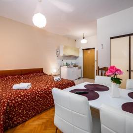 Apartmani Lido – hotel w mieście Bašanija