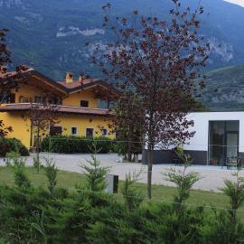 Agritur Arcosole B&B Camping, hotel in Arco