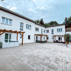 Chaty a Apartmány Hracholusky Kemp Kosatka, hotel i Pňovany