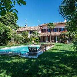 Casa-Friuli Doppelhaus Villa, hotel in Gradisca dʼIsonzo