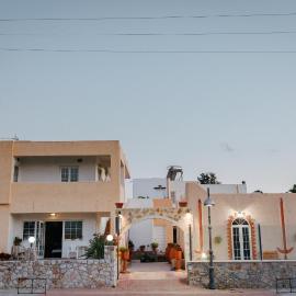 Konaki Apartments، فندق في ماليم