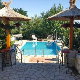 VILA PEKEČ