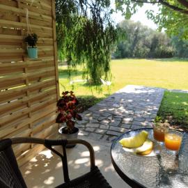 Filoxenia Apartments, hotel en Riza