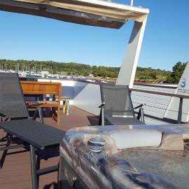 Hausboot - Floating House Sofia, hotel di Pula