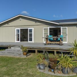 Harper Haven - Waimarama Holiday Home, hotel in Waimarama