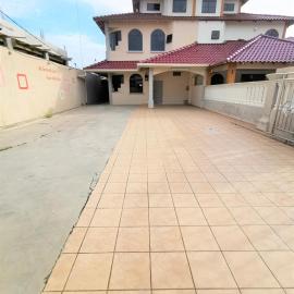 Warni Villa 8 Whole Or Room, hotel din Muar