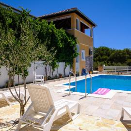 Holiday House Gino, hotel u Skradinu