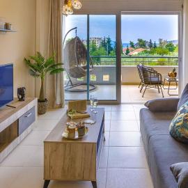 Savvas Apartment, хотел в Толо